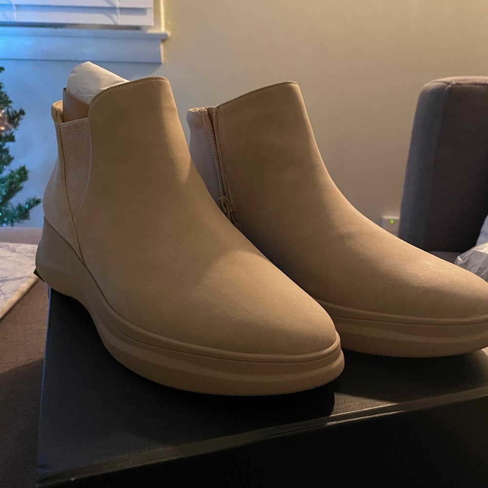Naturalizer Genn Swerve Bootie
